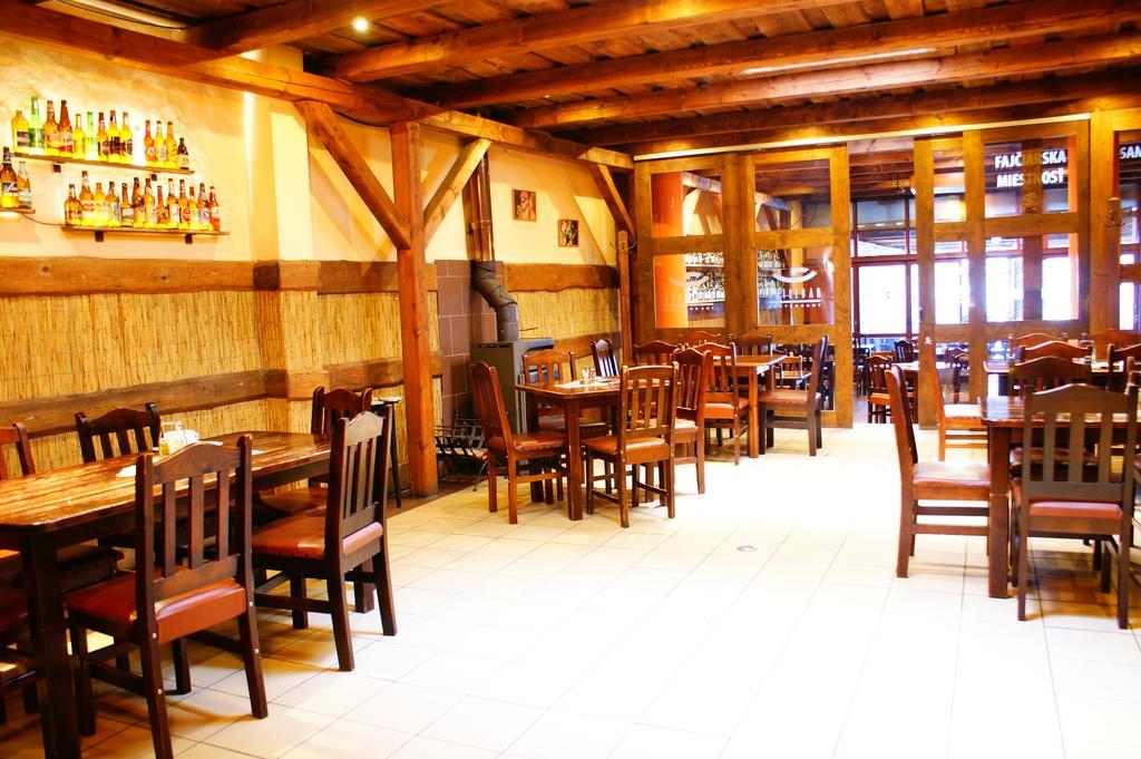 Grillbar Penzion & Restaurant Spišská Nová Ves Eksteriør billede
